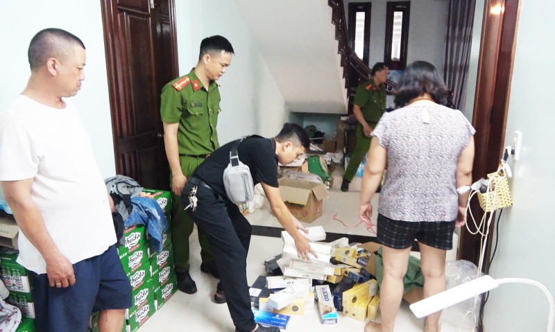 Thừa Thiên Huế: Khởi tố con rể cùng mẹ vợ tàng trữ thuốc lá nhập lậu