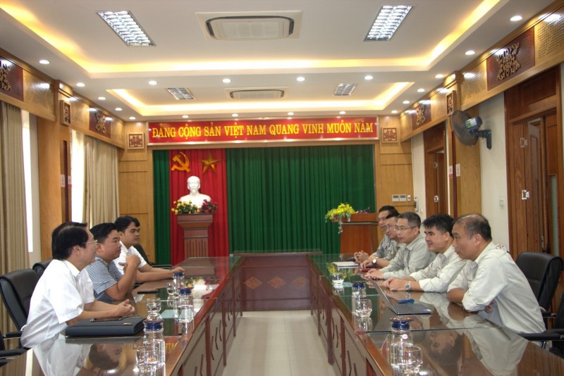 Ông Trần Văn Dư – Phó Tổng Giám đốc EVNGENCO2 chủ trì buổi làm việc tại TSHPCo.