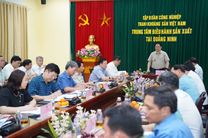 Thủ tướng Phạm Minh Chính kiểm tra sản xuất, cung ứng điện tại Quảng Ninh