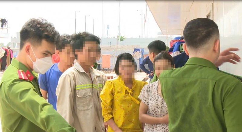 Lực lượng chức năng xét nghiệm ma túy tại KCN Amata, thị xã Quảng Yên, tỉnh Quảng Ninh. Ảnh: Công an Quảng Ninh