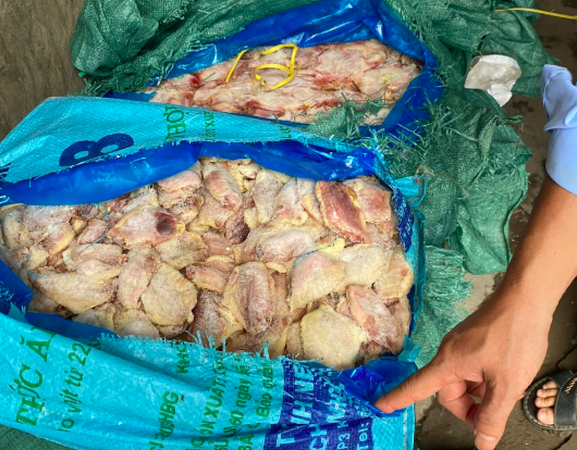 Quản lý thị trường Hà Nội: Phát hiện gần 1 tấn cánh gà không rõ nguồn gốc