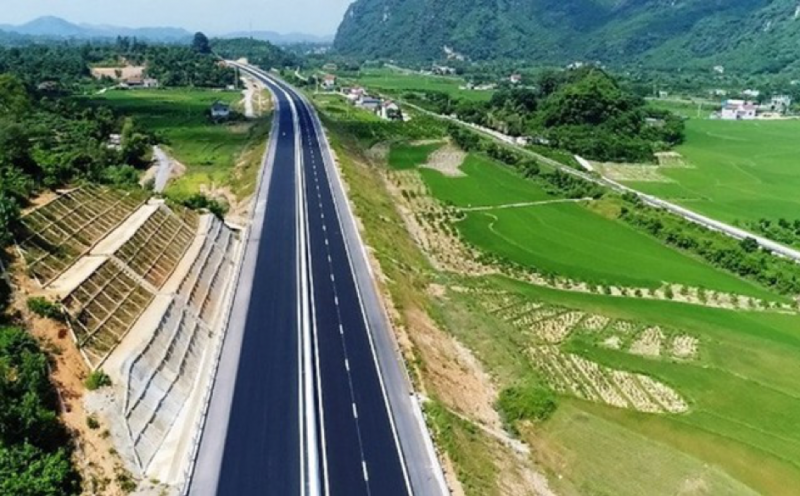 Chính phủ đồng ý tiếp tục đầu tư cao tốc Hòa Bình - Mộc Châu quy mô 2 làn xe