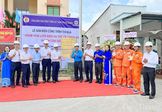 TP. Hồ Chí Minh: Gắn biển công trình thi đua “xã đảo đầu tiên được ngầm hóa lưới điện”