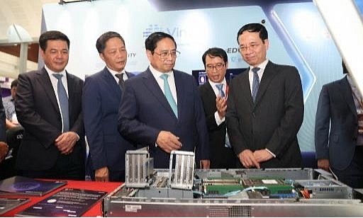 VinAI mang đến trải nghiệm AI đột phá tại Triển lãm Quốc tế Vietnam Industry 4.0 Summit 2023