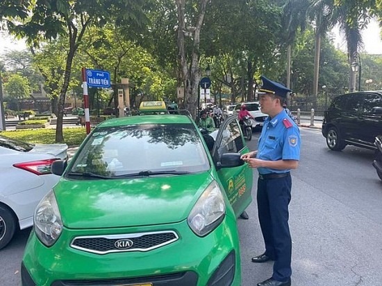 Hà Nội: Kiểm tra, xử lý hãng taxi quảng cáo website cá độ