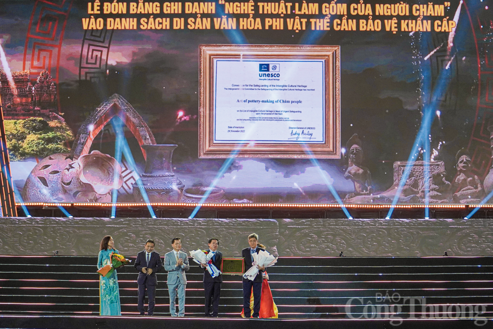 Chủ tịch nước dự Lễ đón Bằng của UNESCO ghi danh “Nghệ thuật làm gốm của người Chăm”