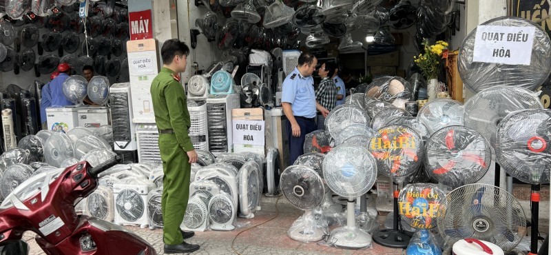 Xử lý nghiêm và công khai tên cơ sở kinh doanh thiết bị điện trục lợi