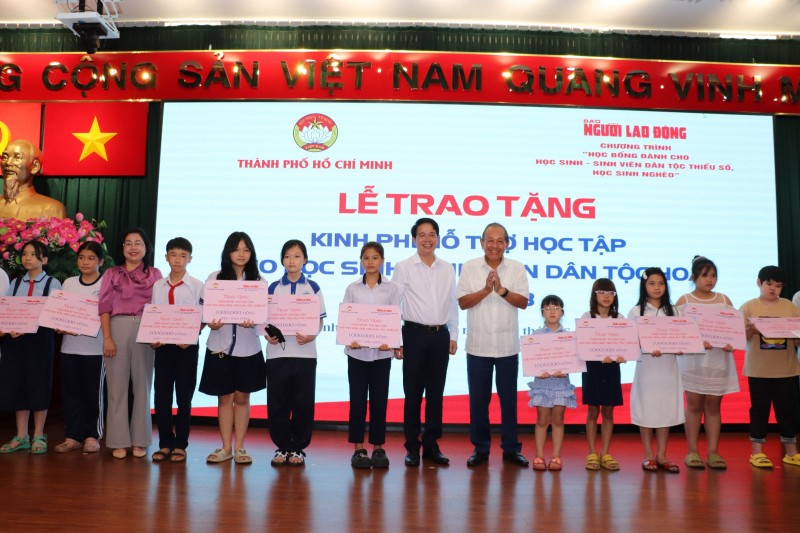 TP. Hồ Chí Minh: Hỗ trợ học sinh, sinh viên dân tộc Hoa có hoàn cảnh khó khăn
