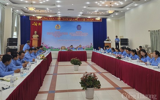 Công đoàn Công Thương Việt Nam tập huấn nghiệp vụ Công đoàn cho cán bộ Lào