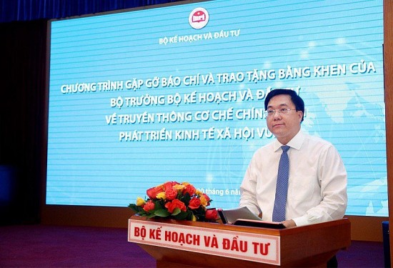 Nhà báo tạo nên "cây cầu" kết nối thông tin giúp người dân hiểu đúng chủ trương, chính sách của Nhà nước