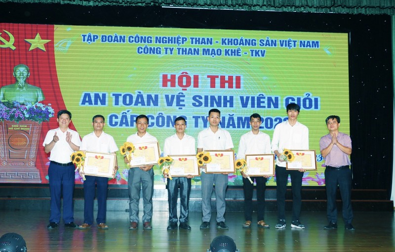 Các thí sinh dành được giải cao tại hội thi