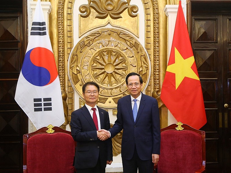 Bộ trưởng Đào Ngọc Dung tiếp Bộ trưởng Việc làm và Lao động Hàn Quốc Lee Jung Sik