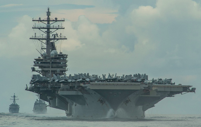 Tàu sân bay Mỹ USS Ronald Reagan di chuyển theo đội hình trong một hoạt động của hải quân Mỹ - Ảnh: Bộ 