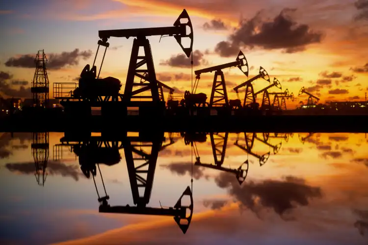 Tại sao giá dầu thế giới không cao hơn mặc dù thị trường thắt chặt?