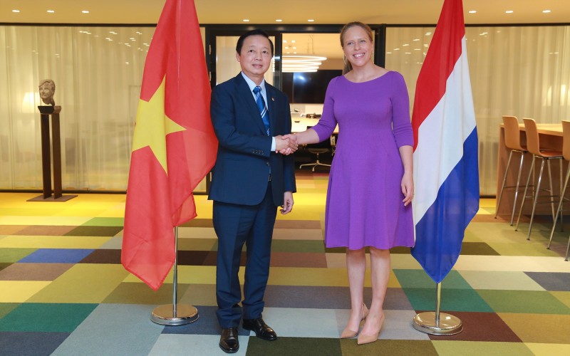 Phó Thủ tướng Hà Lan Carola Schouten đón Phó Thủ tướng Chính phủ Trần Hồng Hà