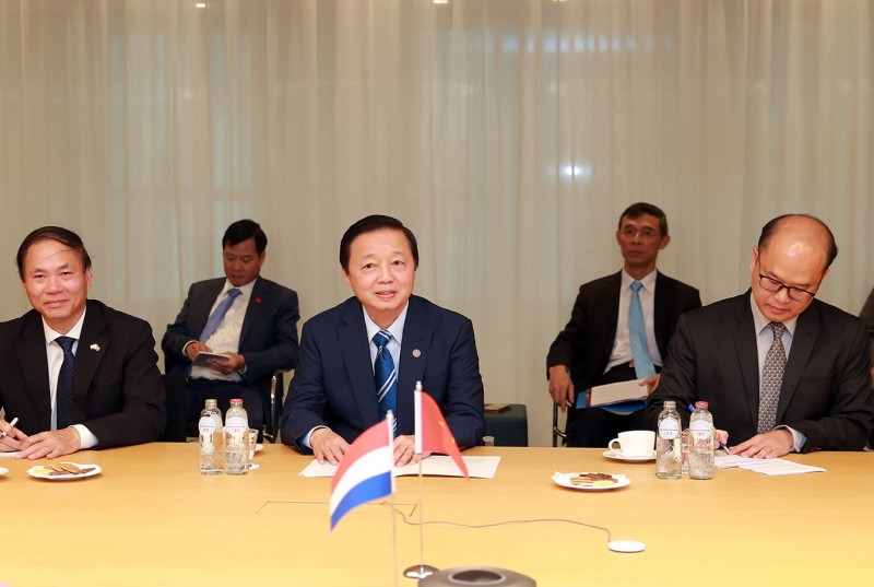 Phó Thủ tướng Trần Hồng Hà hội đàm với Phó Thủ tướng, Bộ trưởng Các vấn đề Xã hội và Việc làm Hà Lan Carola Schouten. 