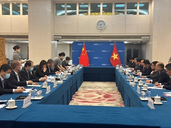 Bộ trưởng Bộ Công Thương hội đàm song phương với Bộ trưởng Bộ Thương mại Trung Quốc