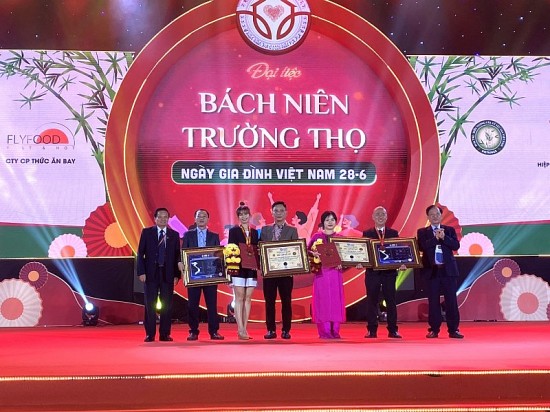 Đại tiệc “Bách niên trường thọ” dành cho gia đình xác lập nhiều kỷ lục Việt Nam