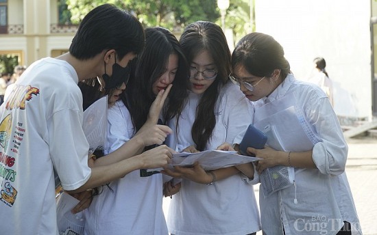 Kỳ thi tốt nghiệp THPT 2023: Xôn xao vì đề thi môn ngữ văn giống đề thi thử của tỉnh Nghệ An