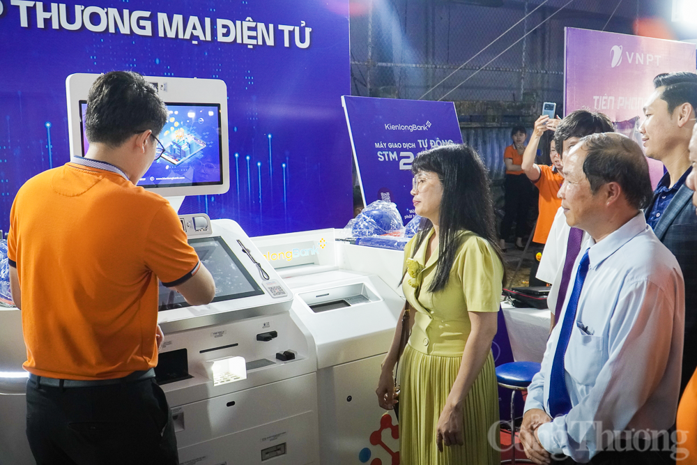 Khánh Hòa đẩy mạnh tuyên truyền ứng dụng chuyển đổi số trong hoạt động thương mại