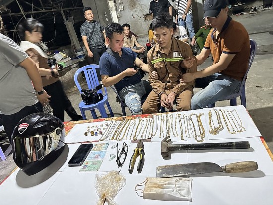 Đã bắt được đối tượng cướp tiệm vàng ở Tằng Loỏng huyện Bảo Thắng sau gần 7h lẩn trốn