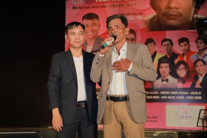 Nghệ sĩ Thương Tín chạy show bị “ăn chặn” tiền của khán giả tặng?