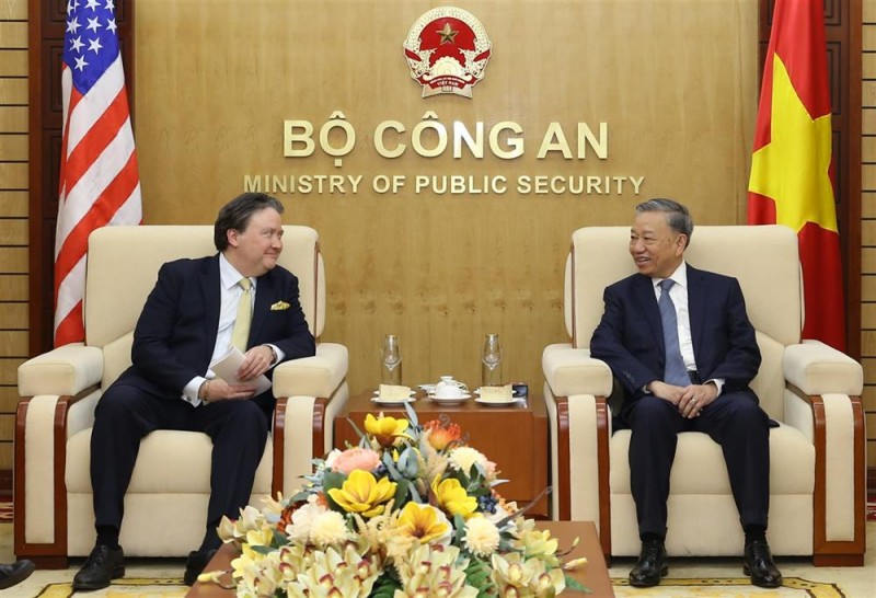 Bộ trưởng Bộ Công an Tô Lâm tiếp Đại sứ đặc mệnh toàn quyền Hợp chúng quốc Hoa Kỳ tại Việt Nam Marc Knapper - Ảnh: 