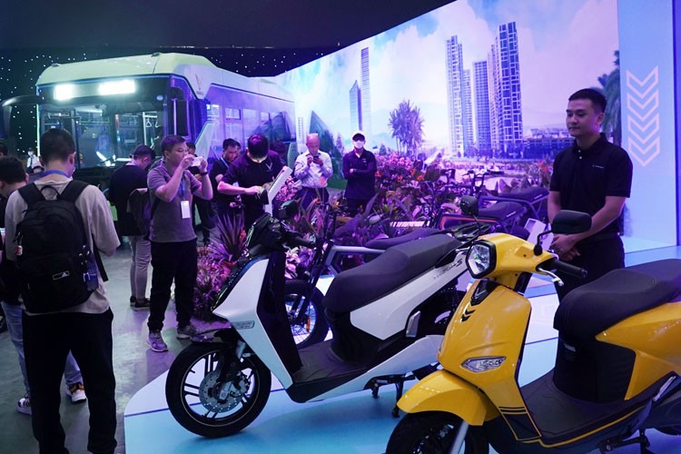 Triển lãm “VinFast - Vì tương lai xanh”: VinFast ra mắt ô tô điện VF 3, VF 6, VF 7 và xe đạp điện