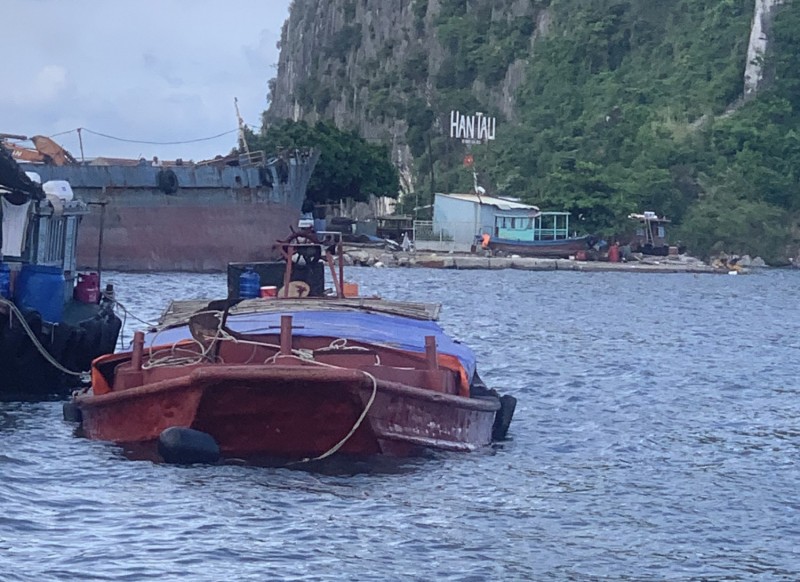 Quảng Ninh: Phát hiện phương tiện thủy chở 40 tấn than không hóa đơn