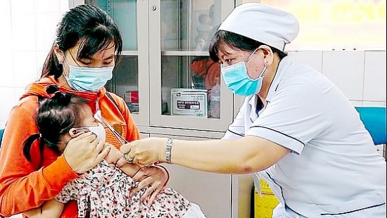 Tiếp tục bố trí ngân sách trung ương để mua vaccine tiêm chủng mở rộng