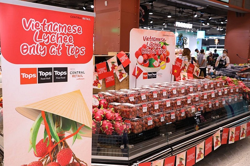Vải thiều Việt Nam được trưng bày bắt mắt trong siêu thị hiện đại ở Thái Lan