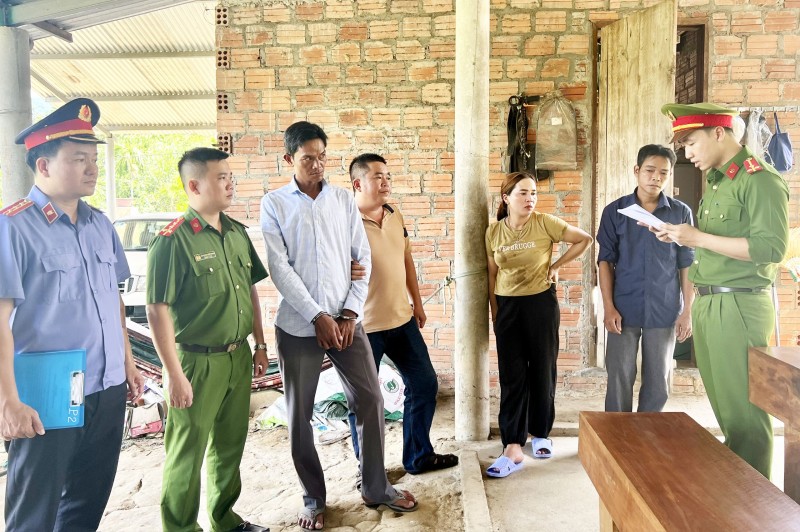 Thừa Thiên Huế: Bắt giam 2 đối tượng khai thác “vàng tặc”