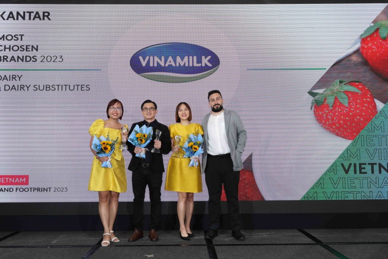 Vinamilk giữ vững ngôi vị là thương hiệu được chọn mua nhiều nhất trong lĩnh vực sữa và các sản phẩm thay thế sữa 11 năm liên tiếp, theo đo lường của Kantar.