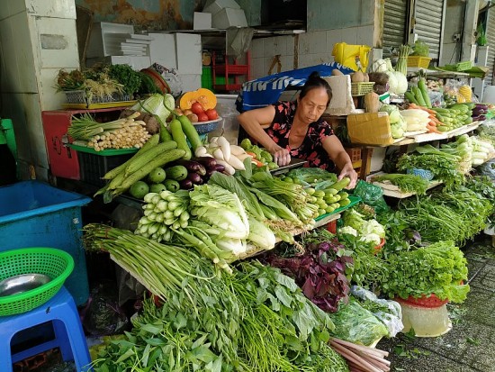 TP. Hồ Chí Minh: Lương tăng nhưng người dân vẫn chật vật chi tiêu