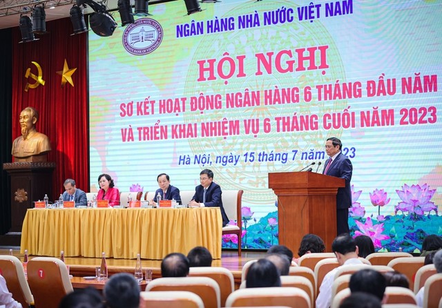 Thủ tướng Phạm Minh Chính: Ngân hàng phải ưu tiên vốn cho đầu tư, xuất khẩu và tiêu dùng