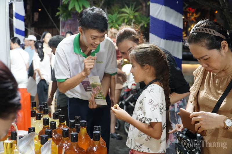 Đà Nẵng: Quảng bá sản phẩm OCOP, hàng Việt đến “khách Tây”