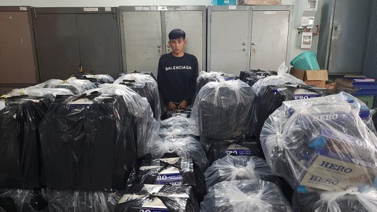 Kiên Giang bắt quả tang đối tượng vận chuyển 25 ngàn bao thuốc lá điếu lậu