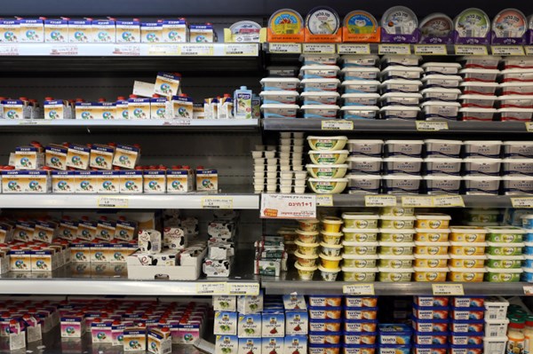 Israel bỏ thuế nhập khẩu sữa trong ba tháng