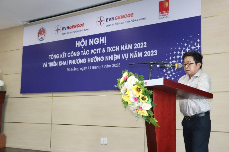 Ông Lê Đình Bản - Giám đốc Công ty Thủy điện Sông Bung phát biểu tại Hội nghị