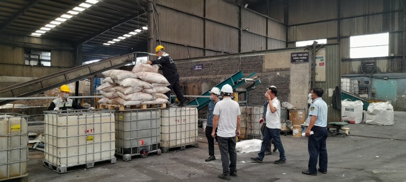 TP. Hồ Chí Minh buộc tiêu hủy 52 tấn đường tinh luyện không đảm bảo an toàn
