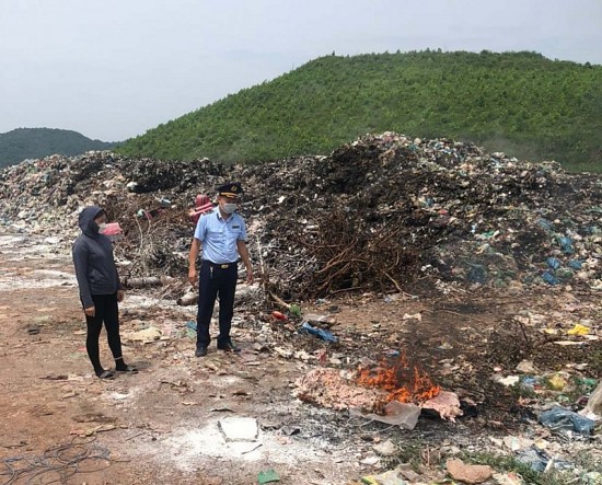 Quảng Ninh: Tiêu hủy gần 500kg thực phẩm không rõ nguồn gốc