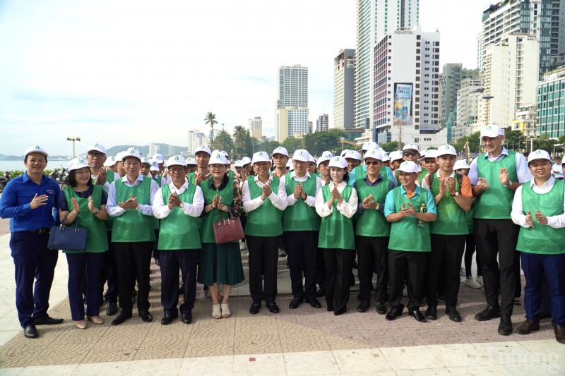 Khánh Hòa tổ chức ra quân chương trình “Hành động Xanh - Vì tương lai Xanh”