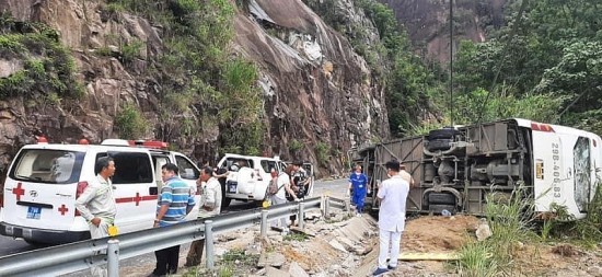 Vụ xe chở khách khách Trung Quốc gặp nạn tại đèo Khánh Lê: Tài xế khai gì?