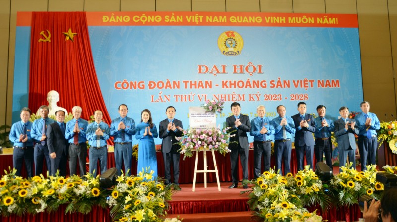 Ông Lê Thanh Xuân tái đắc cử Chủ tịch Công đoàn TKV