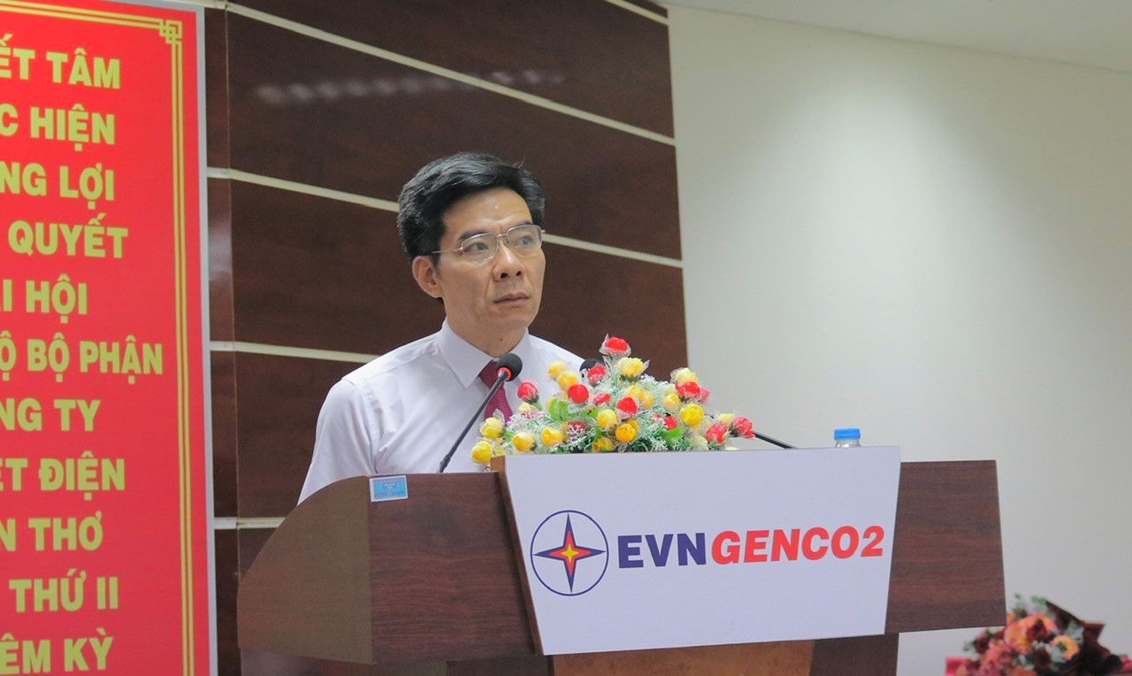 Đồng chí Nguyễn Hữu Tuấn – Phó Bí thư Thường trực Đảng uỷ EVN phát biểu
