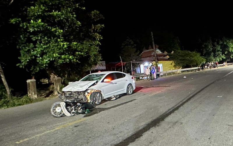 Thừa Thiên Huế: Tai nạn liên hoàn đêm khuya, 5 người thương vong