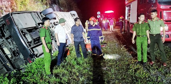 Thừa Thiên Huế: Tai nạn xe khách trên cao tốc, nhiều người thương vong