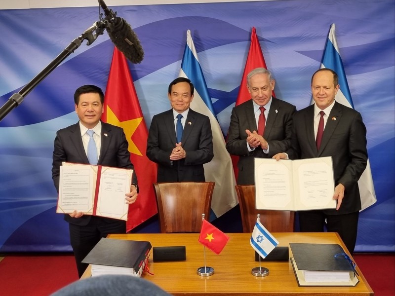 Lễ ký diễn ra dưới sự chứng kiến của Thủ tướng Chính phủ Nhà nước Israel Benjamin Netanyahu và Phó Thủ tướng Chính phủ nước Cộng hòa xã hội chủ nghĩa Việt Nam Trần Lưu Quang