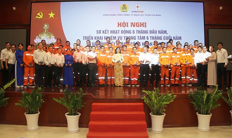 Công đoàn ngành điện TP. Hồ Chí Minh tuyên dương 58 công nhân tiêu biểu