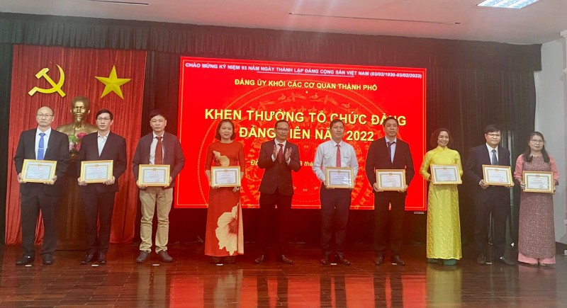 Nhận bằng khen đạt tiêu chuẩn hoàn thành xuất sắc nhiệm vụ 5 năm liền (2018-2022)